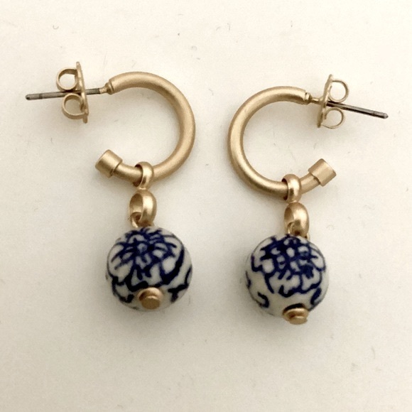 Patricia Nash Brushed Gold Hoop Drop Earrings Blue And White Floral Glass Bead - Picture 7 of 12